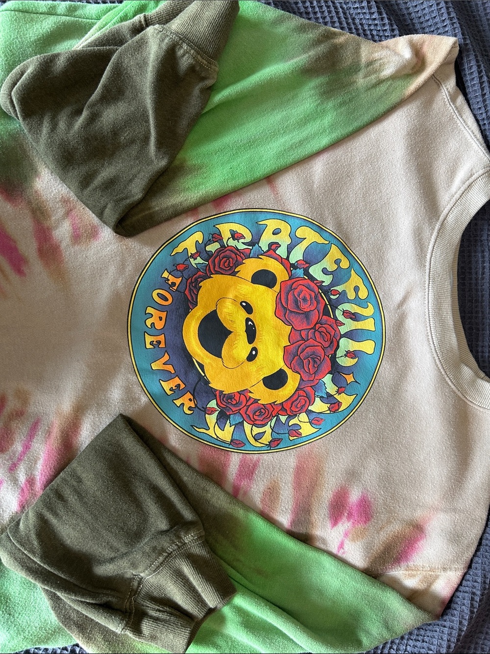 Tie-Dye Crewneck Greatful Dead Sweatshirt with Yellow Bear Graphic - Green/Pink